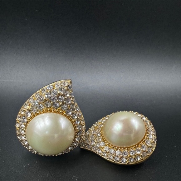 Christian Dior New Vintage 18K Gold Plated Clip On Earrings$398 $980